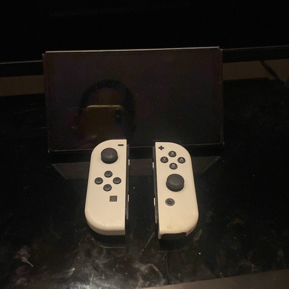 New Nintendo switch oled Bundle - Picture 2 of 10